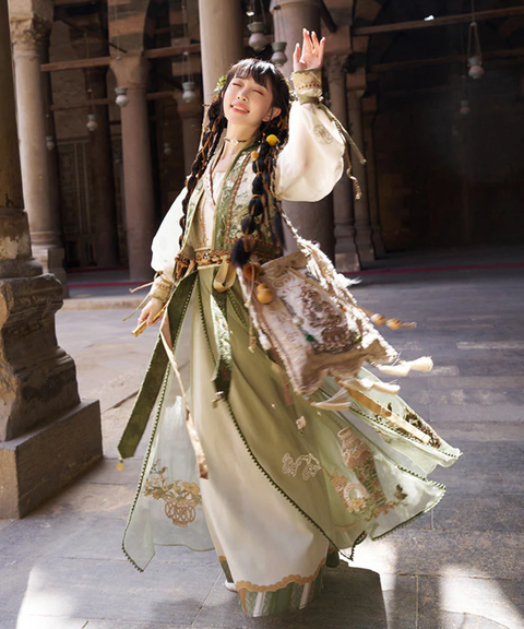 Dream Merchant Embroidered Hanfu Outfit Set