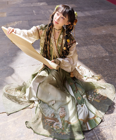 Dream Merchant Embroidered Hanfu Outfit Set